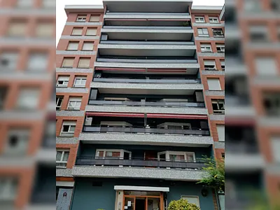 Carpintería Metálica Ángel Fernández fachada de edificio 